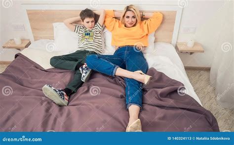 mom and son share room|Mom Shared Bed With Her Son Until He Was 14 Years Old